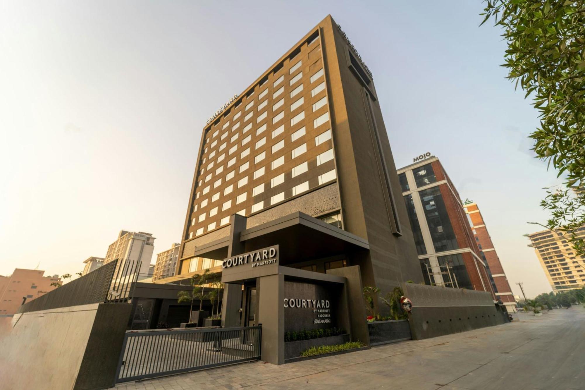 Courtyard By Marriott 巴罗达 外观 照片